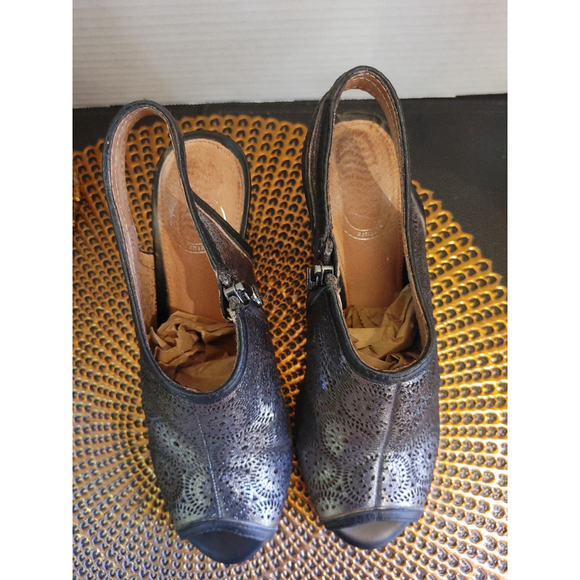 Nurture Slingback Metallic Heels Size 7 - Picture 4 of 6